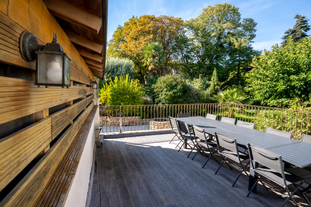 Terrasse Gite des anciens fours à chaux